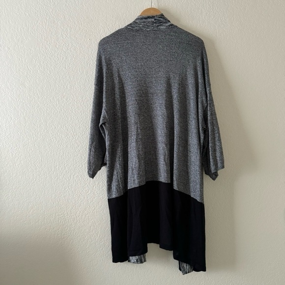 Chico’s Betty Black-and-White Cardigan Marled Sz 2 - Picture 4 of 5
